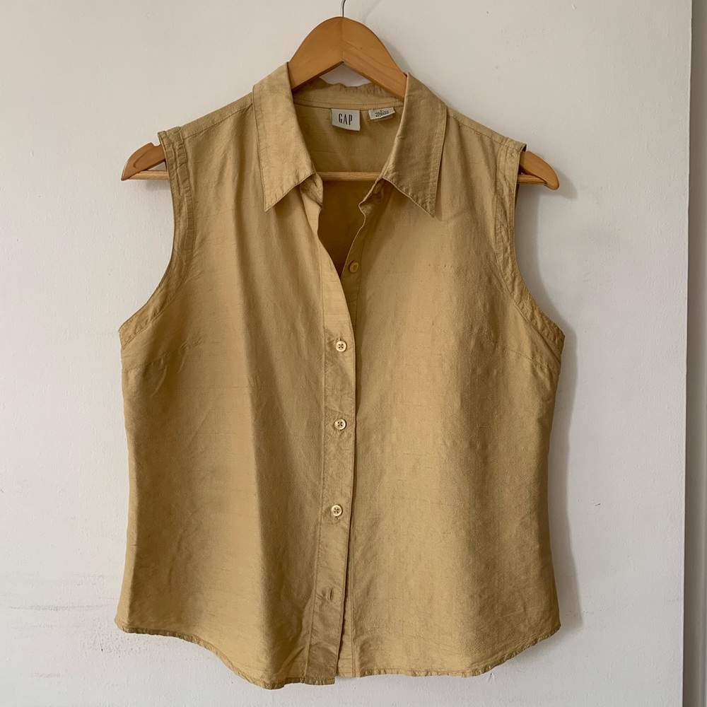 Vintage Gap yellow/gold sleeveless button down